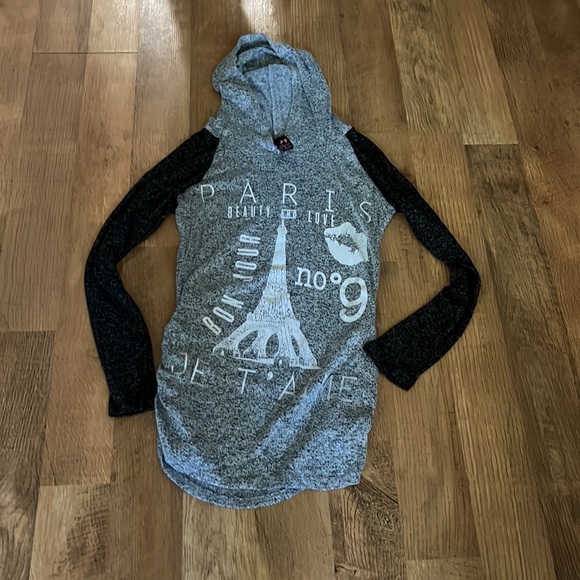 Bundle of maternity long sleeve shirts - Picture 2 of 9